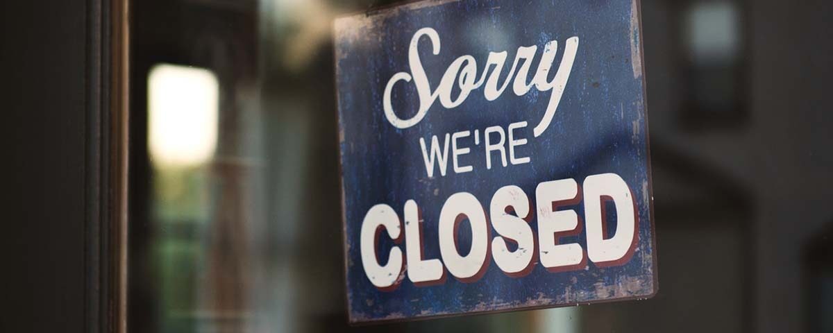 blue-and-white-sorry-we-re-closed-wooden-signage